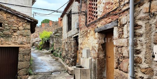 CUADRA JUNTO A LA FUENTE Y PEQUEÑO OLIVAR